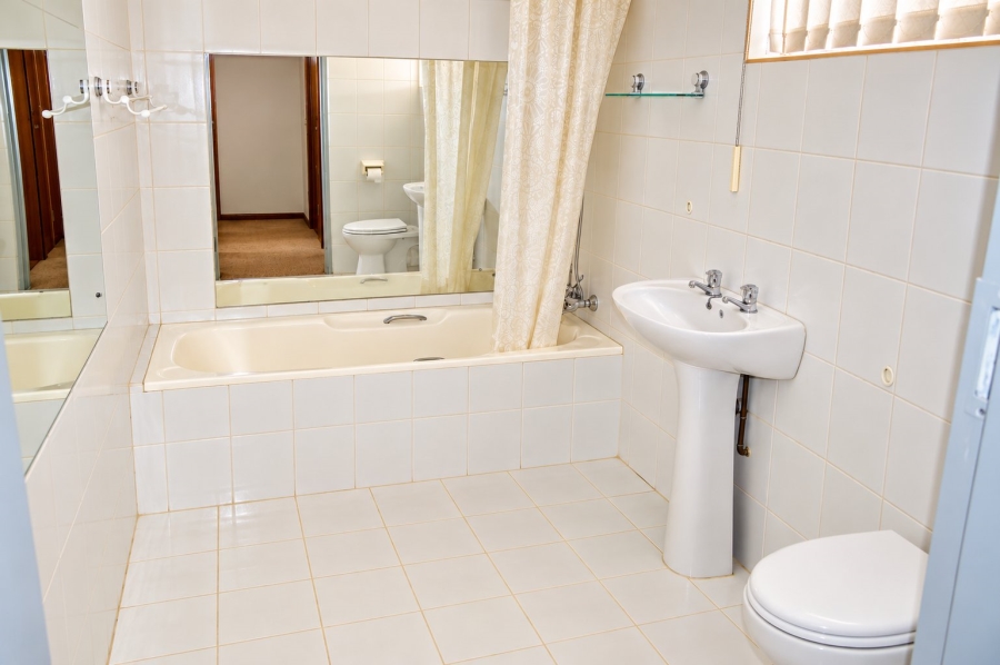 5 Bedroom Property for Sale in La Hoff North West